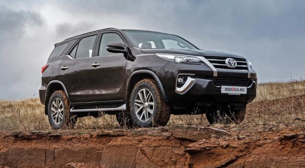 Toyota Fortuner – с бензином дешевле